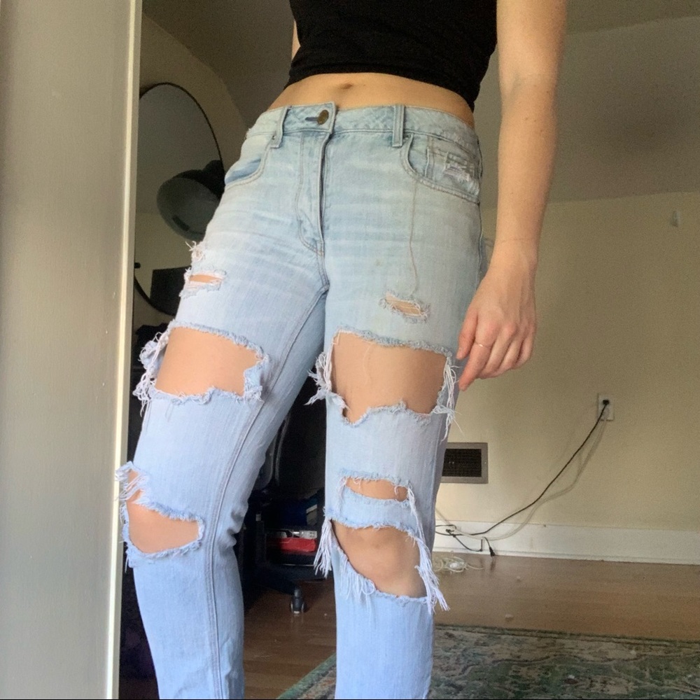American Eagle Distressed Tomgirl Jeans